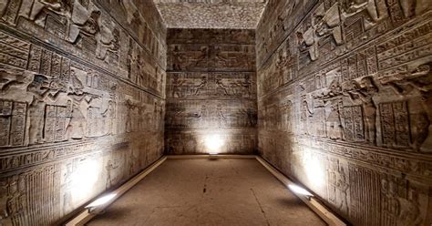 Denderah Temple Komplexet: Ett mystiskt tempel med himmelska fresker och en fascinerande historia!