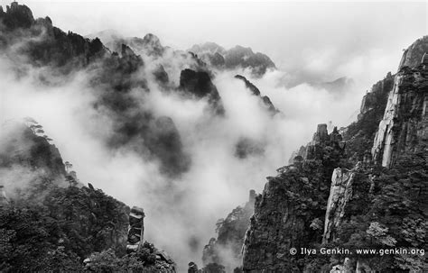 Huangshan Chengquan Pavilion - En Mystisk Pagod med Užasliga Utsikter!